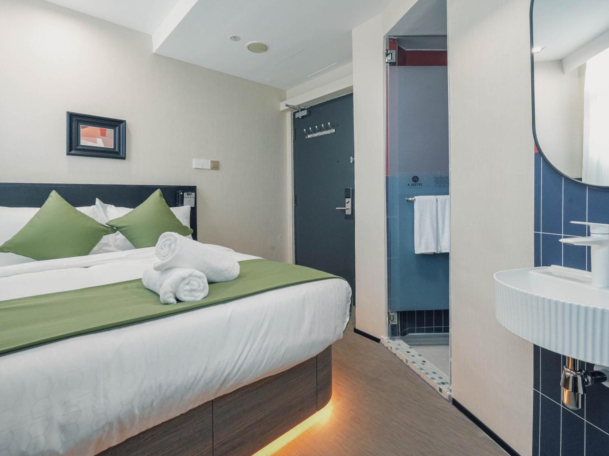 A Chinatown- Newly Renovated 3*