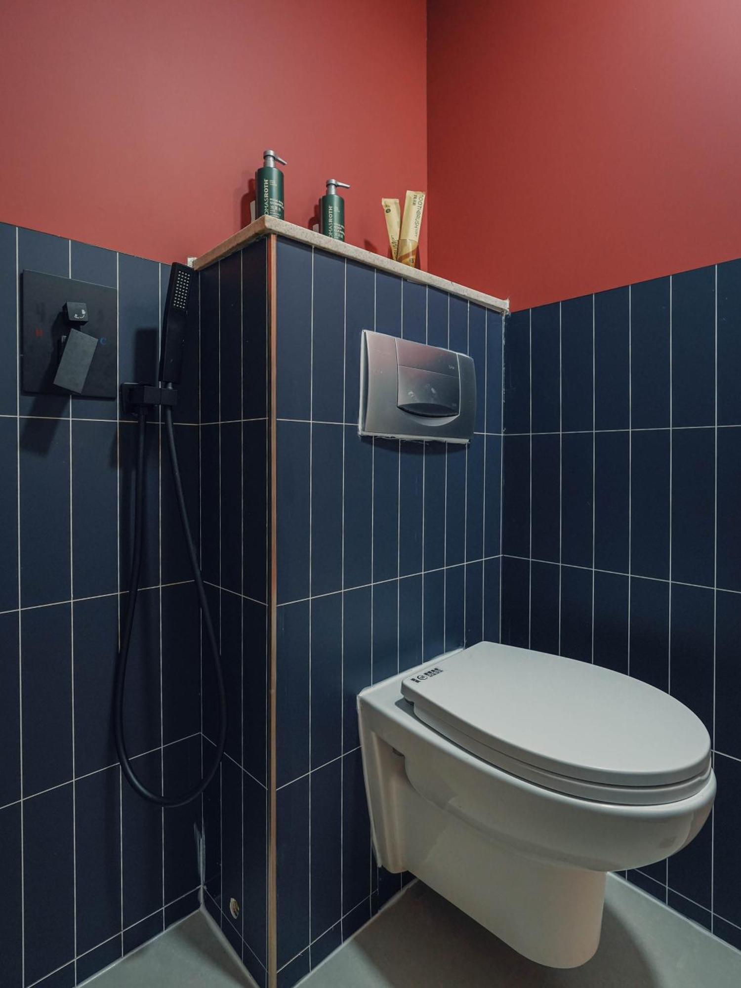A Chinatown- Newly Renovated Hotel 3*