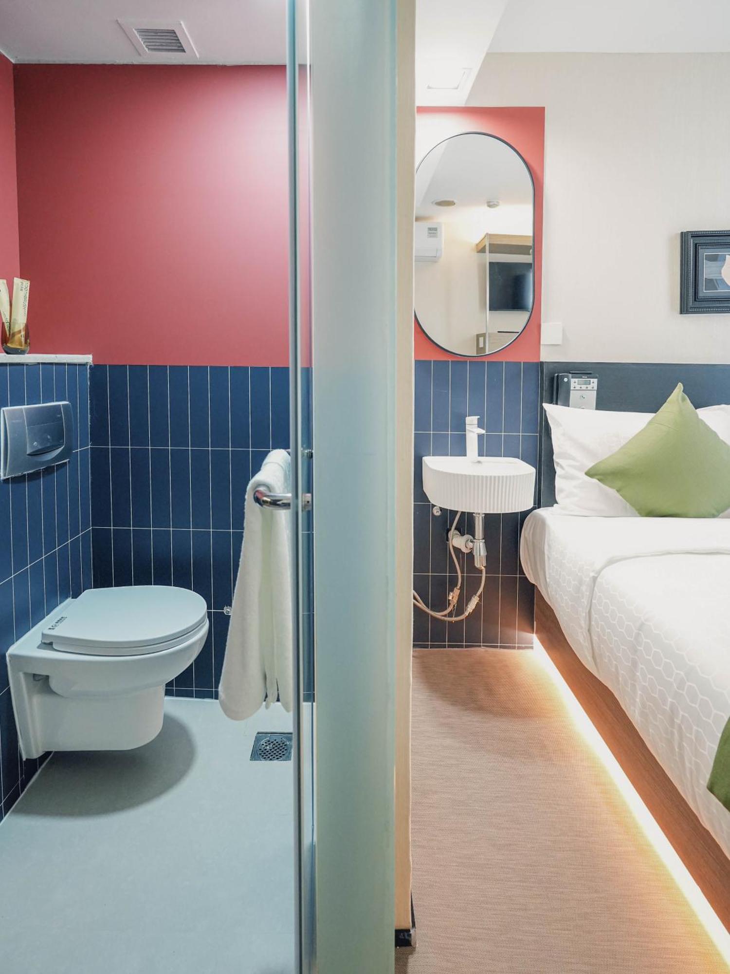A Chinatown- Newly Renovated 3*