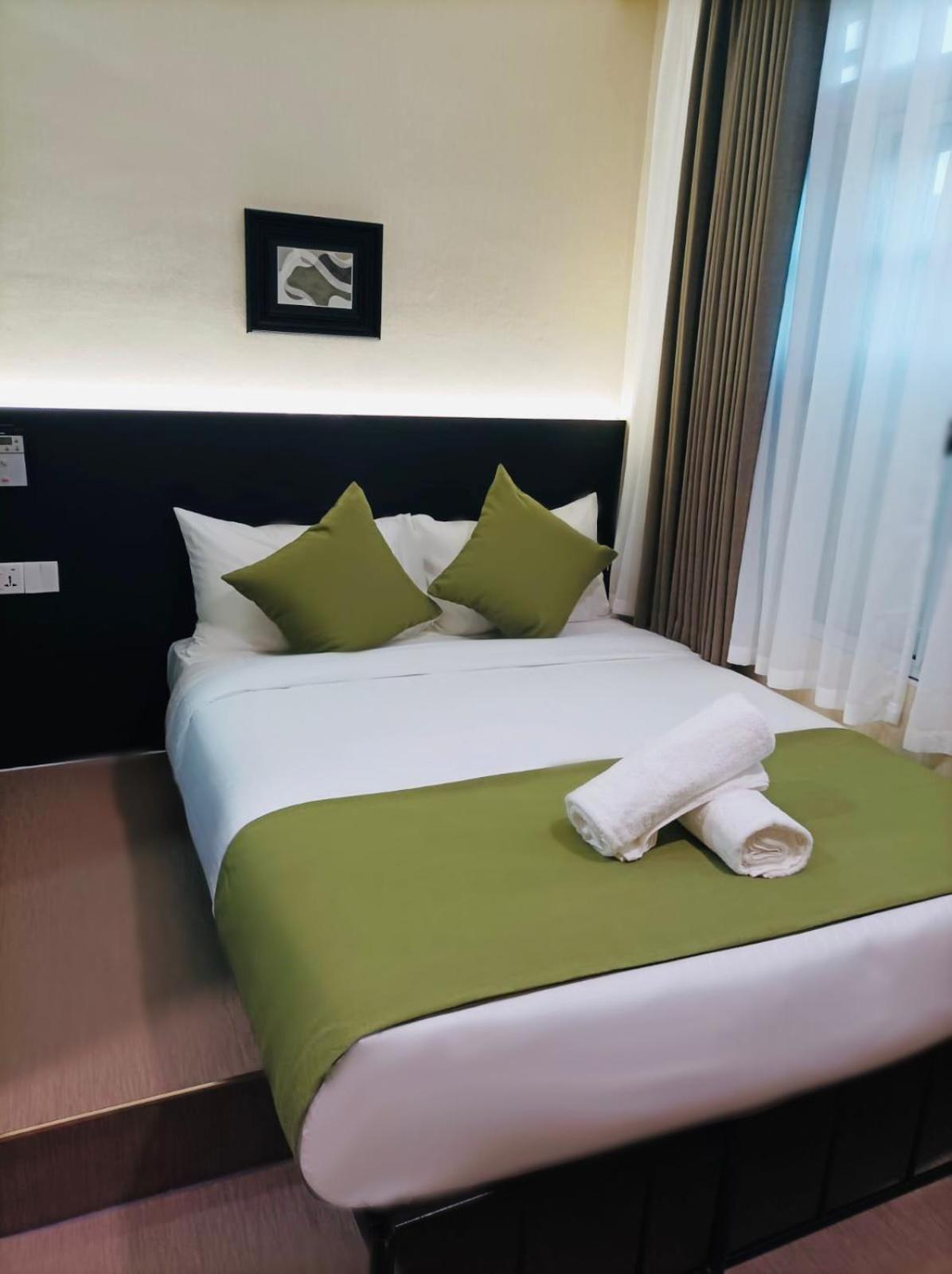 A Chinatown- Newly Renovated Hotel 3*